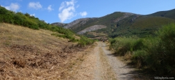 Schotterweg nach Pando de Valporquero