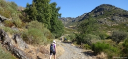 Onverharde weg door de Valle de Valcabe
