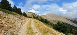 Dirt road towards the Cap de l'Orri