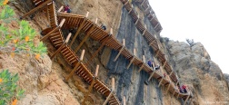 Escaleras en el Congost del Seguer