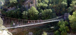 Ponte sospeso sul fiume Noguera Ribagorzana