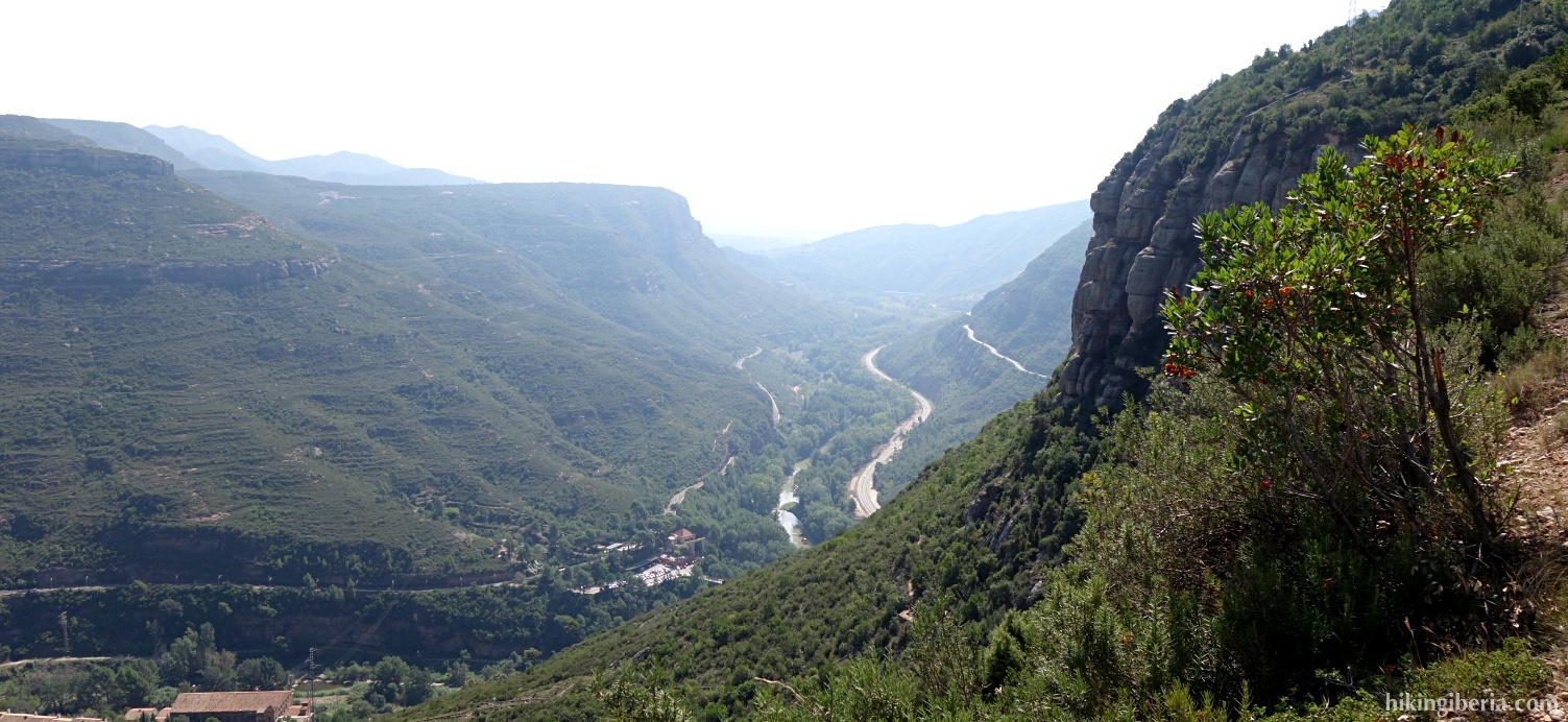 Uitzicht tijdens de klim naar het Klooster van Montserrat