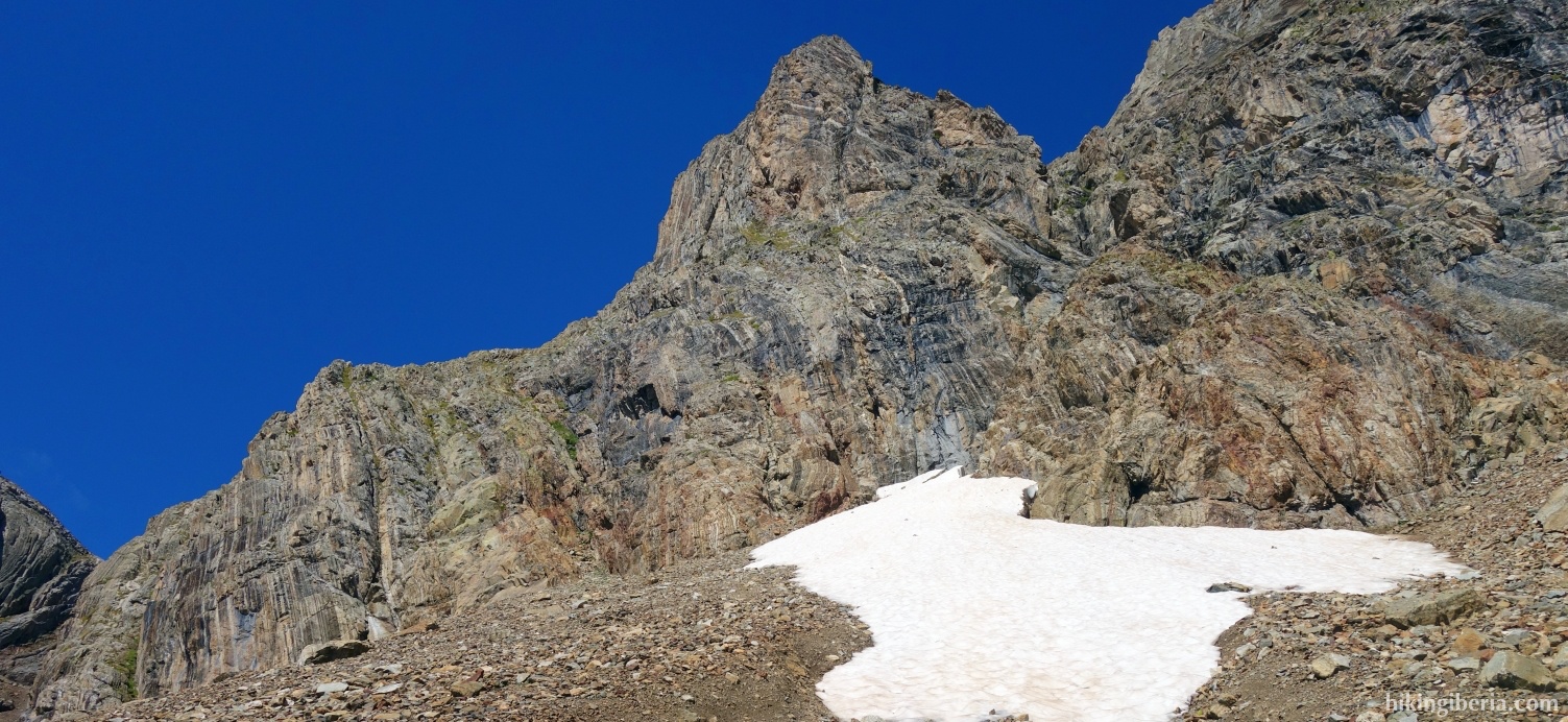 Snow on the ascent to the Collata de Argualas