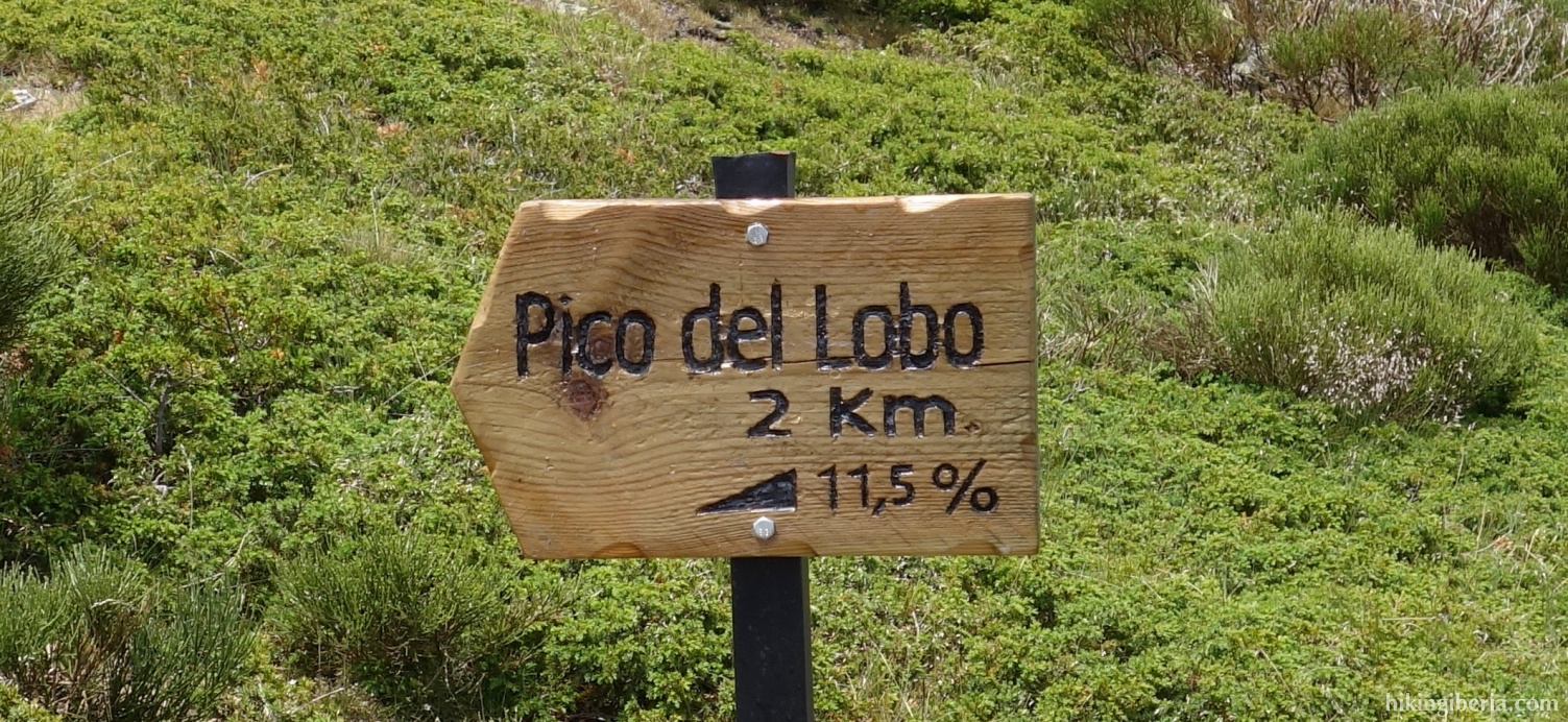 Signpost towards the Pico del Lobo