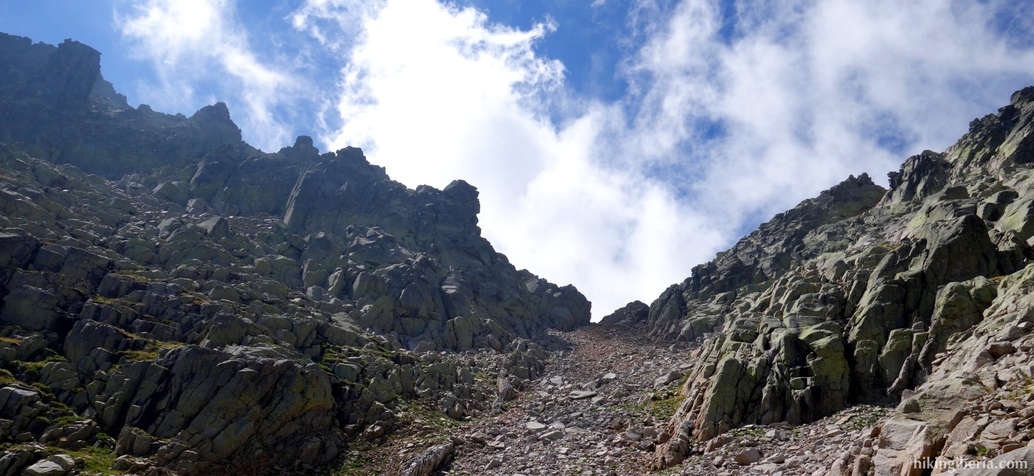 Ascent to the Portilla del Crampón